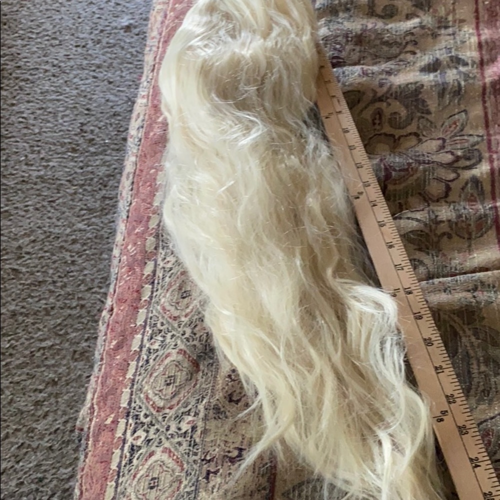 Blonde 24 in synthetic Wig